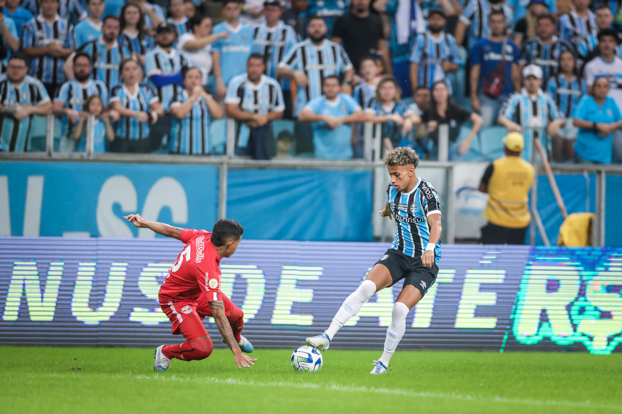 Grêmio e Santos empatam em Porto Alegre em jogo com 3 pênaltis