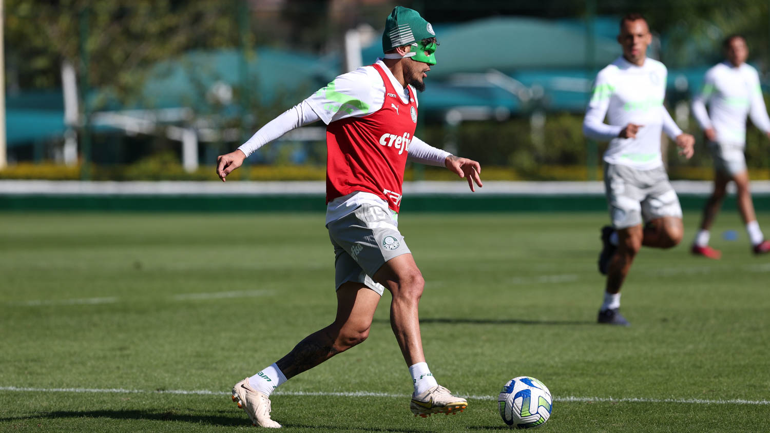 Gustavo Gómez de volta aos treinos do Palmeiras na Academia de Futebol. Foto: César Greco/Palmeiras