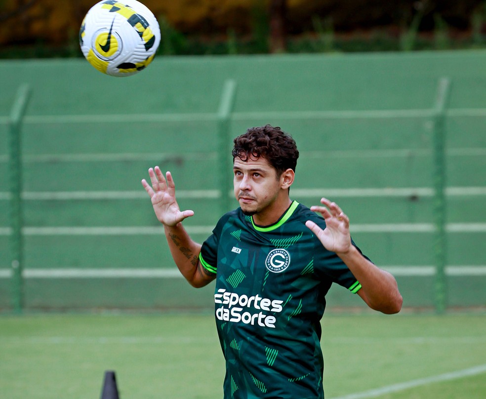 Guilherme em treino pelo Goiás (Foto: Rosiron Rodrigues / Goiás)