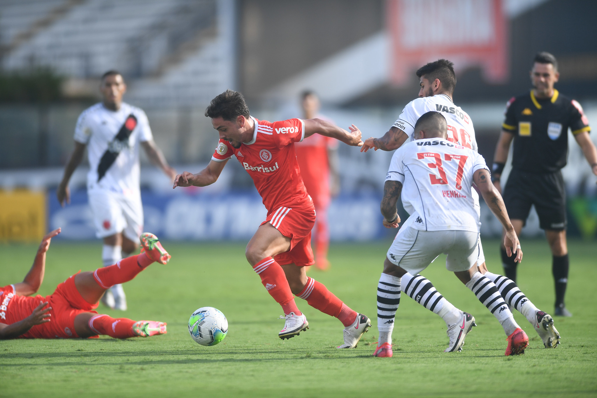 Internacional contra Vasco Maurício