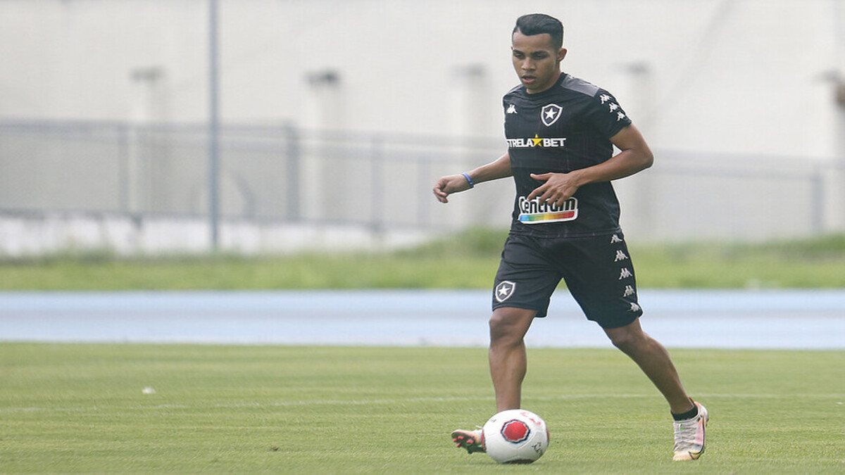Breno em treino pelo Botafogo.