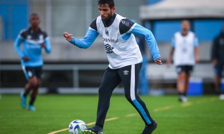 Pepê segue se recuperando de lesão pelo Grêmio (Foto: Divulgação/Grêmio)