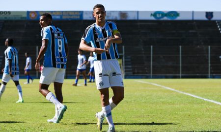 João Ramos comemora gol pelo Grêmio (Foto: Renan Jardim/Grêmio)