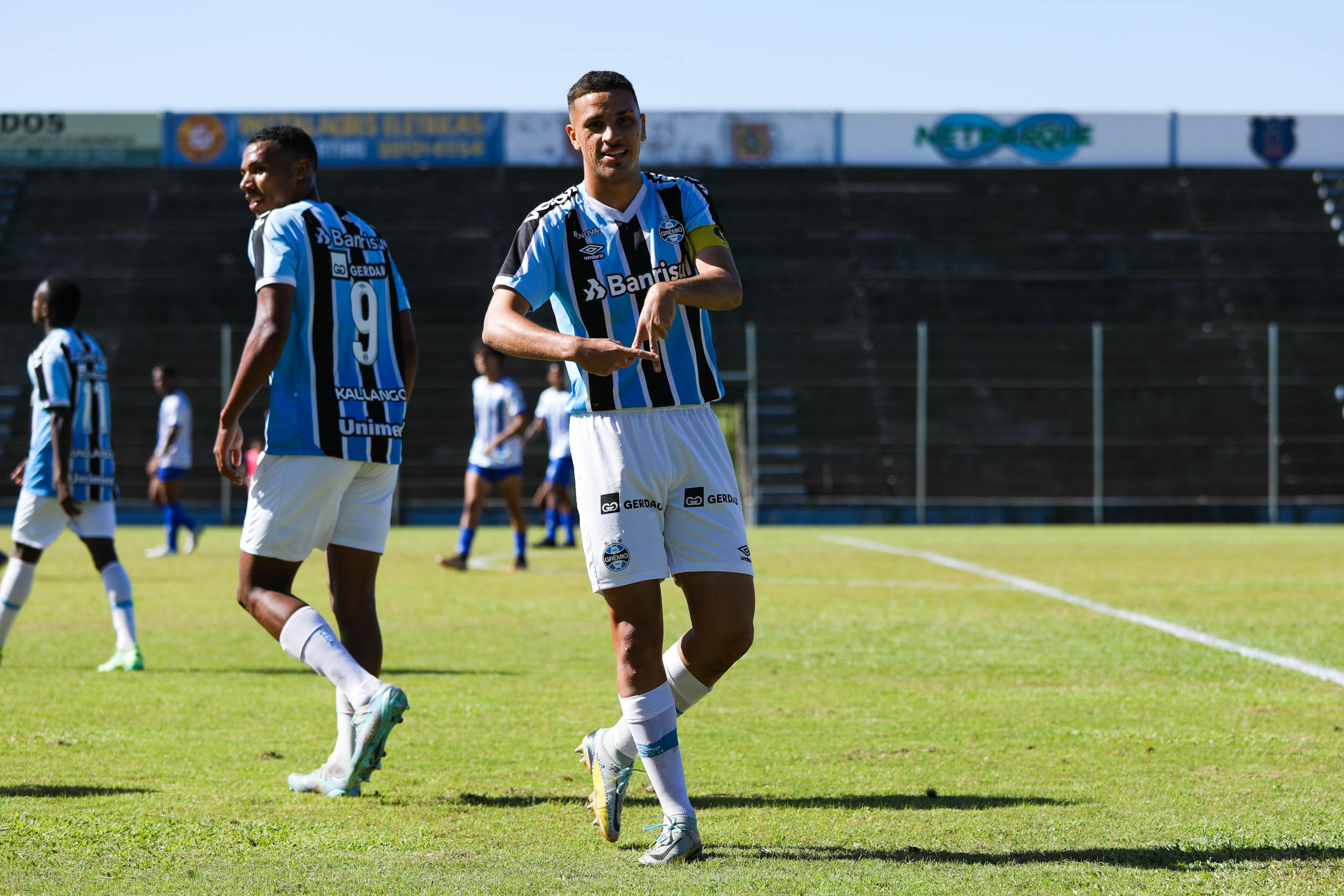 João Ramos comemora gol pelo Grêmio (Foto: Renan Jardim/Grêmio)