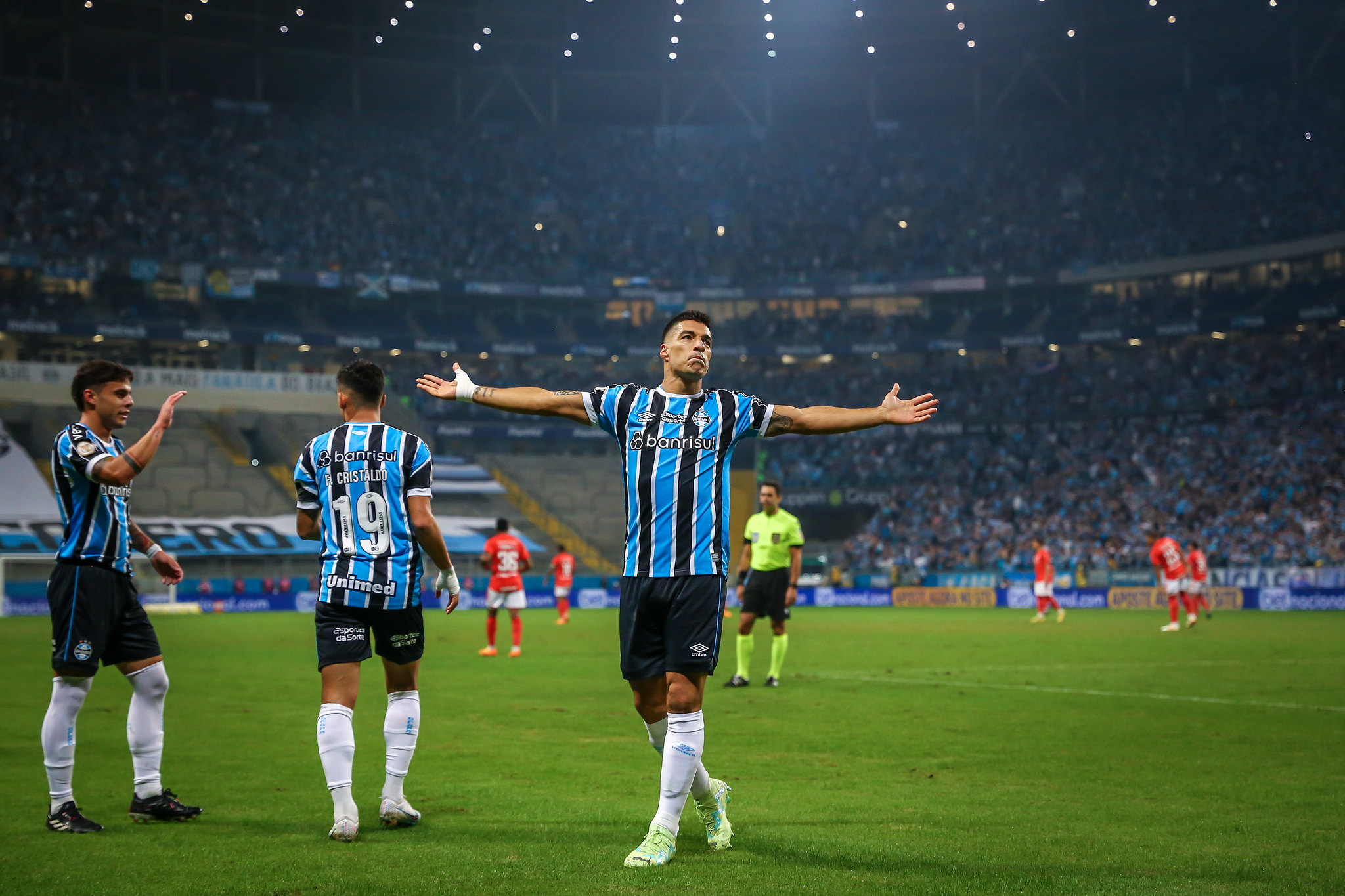 Suárez cuidará do seu joelho em Porto Alegre (Foto: Divulgação/Grêmio)