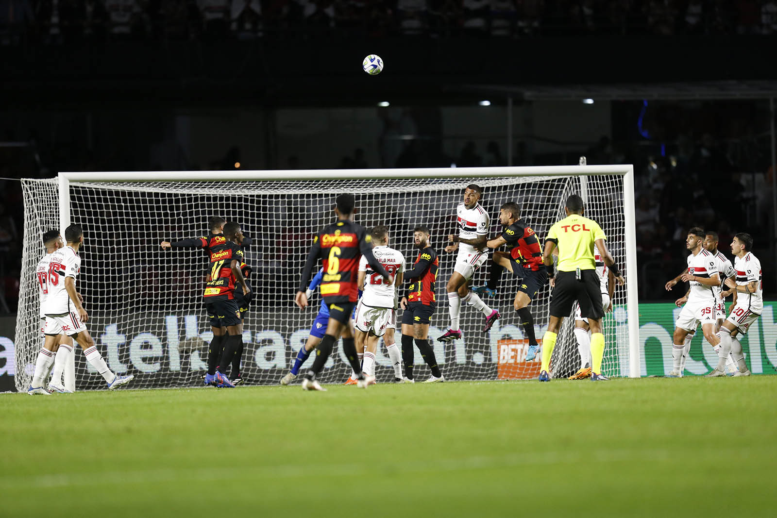São Paulo perde invencibilidade e sofre mais de dois gols pela primeira vez na temporada