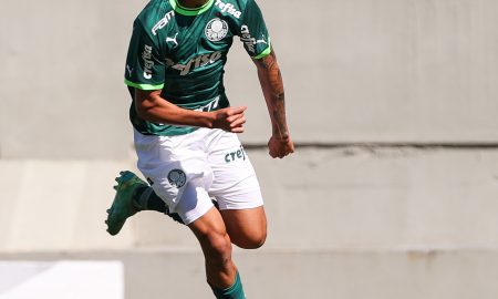 Thauan com a camisa do Palmeiras. (Foto: Fabio Menotti/Palmeiras)