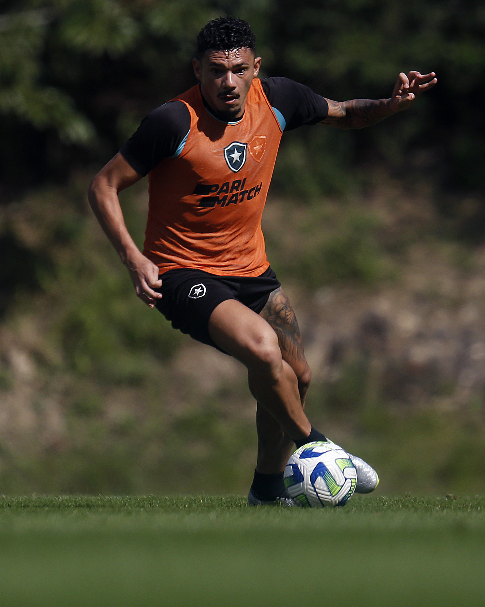 Tiquinho em treinamento do Botafogo para o jogo contra o Cuiabá