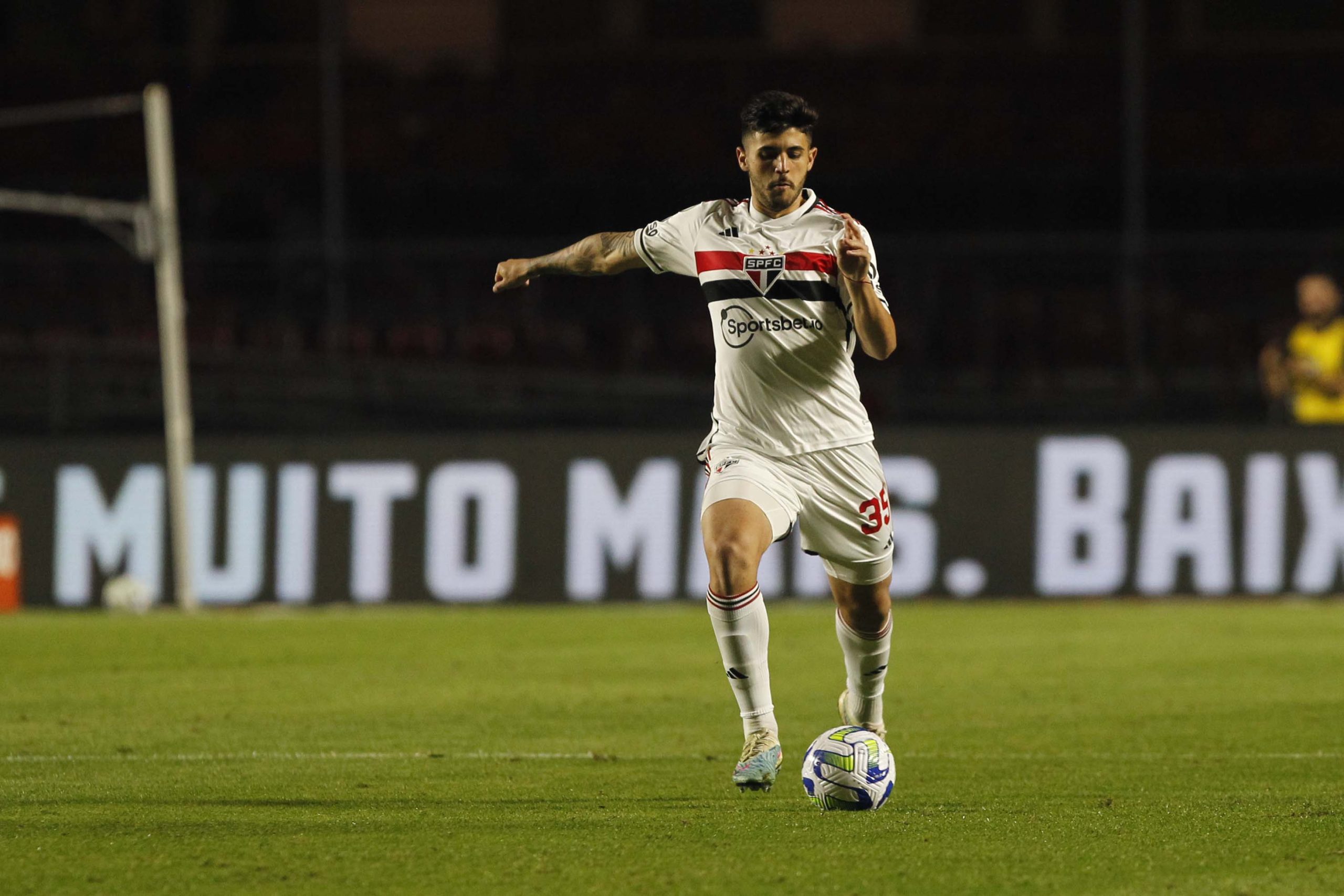 Beraldo em partida pelo Brasileirão (Foto: Rubens Chiri / saopaulofc.net)