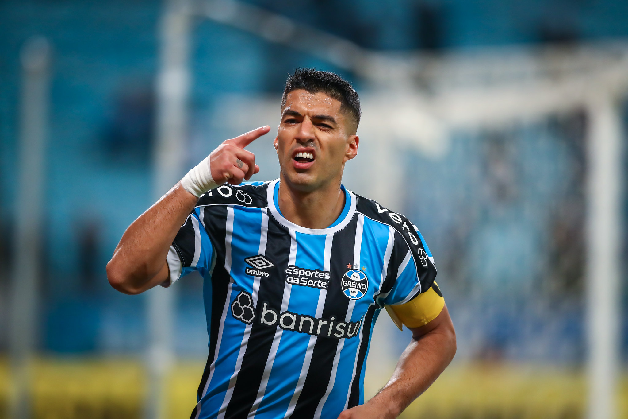 Luis Suárez comemora terceiro gol da vitória contra o América-MG (Foto: Divulgação/Grêmio)