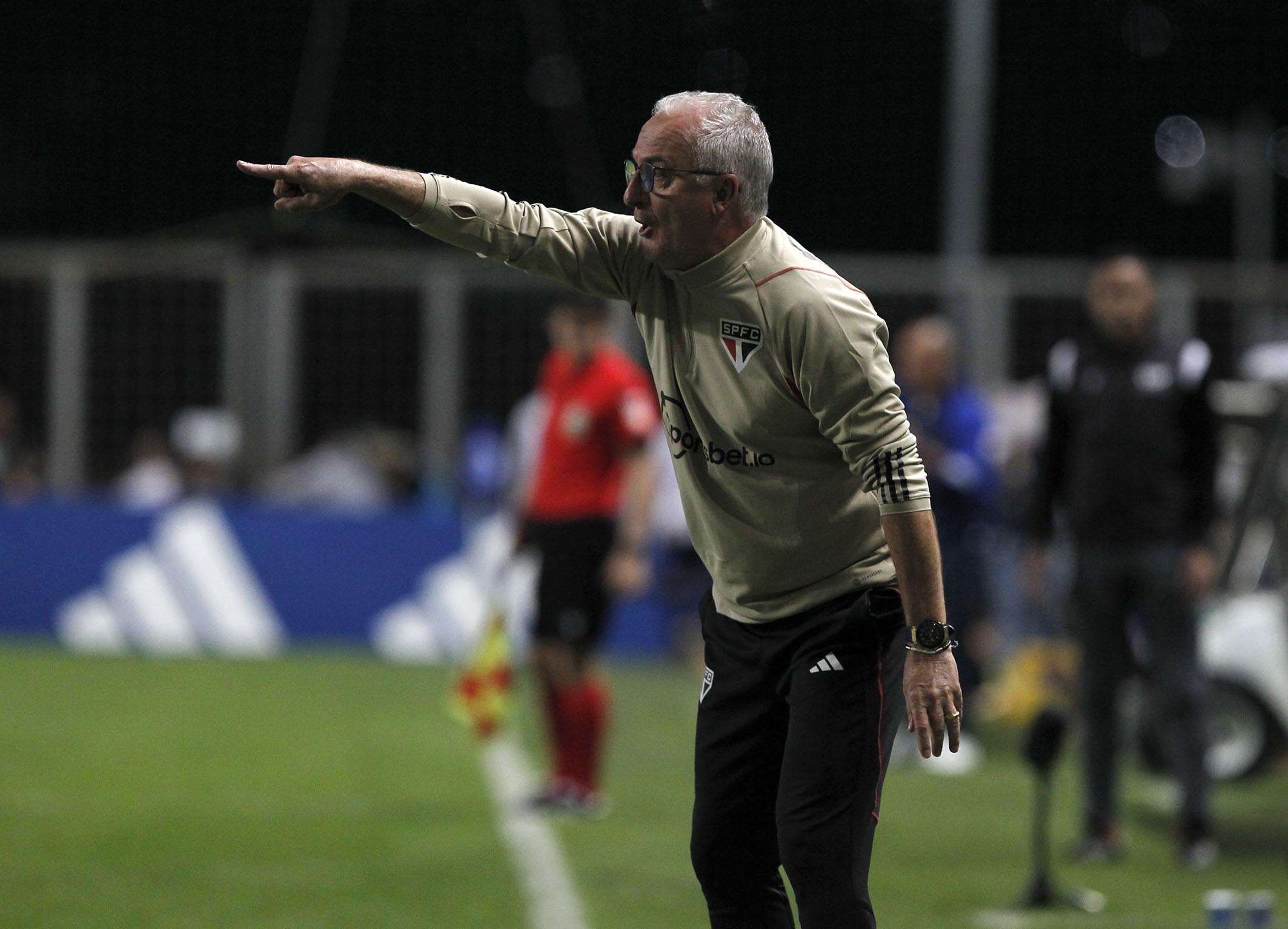 Treinador do São Paulo disse ficar feliz pelo que o time produziu, mesmo com derrota