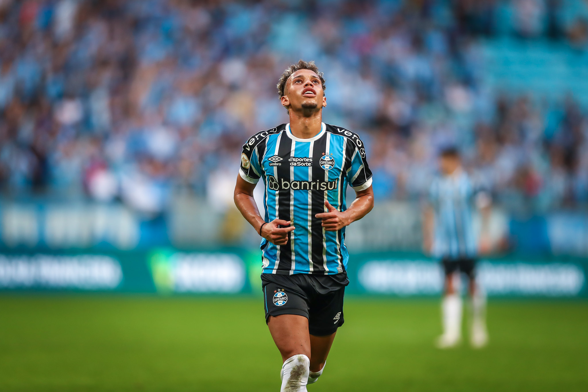 Bitello comemora gol em goleada do Grêmio (Foto: Divulgação/Grêmio)