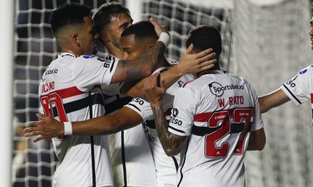 Jogadores do São Paulo comemorando gol (Foto: Miguel Schincariol / saopaulofc.net)