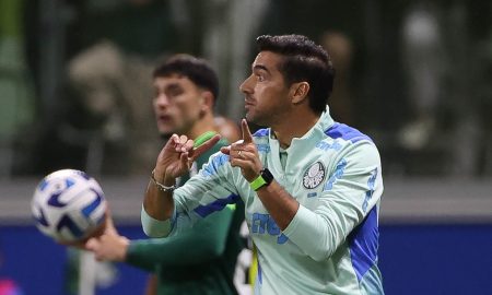 Abel Ferreira durante a goleada do Palmeiras sobre o Bolivar. FOTO: Cesar Greco/Palmeiras