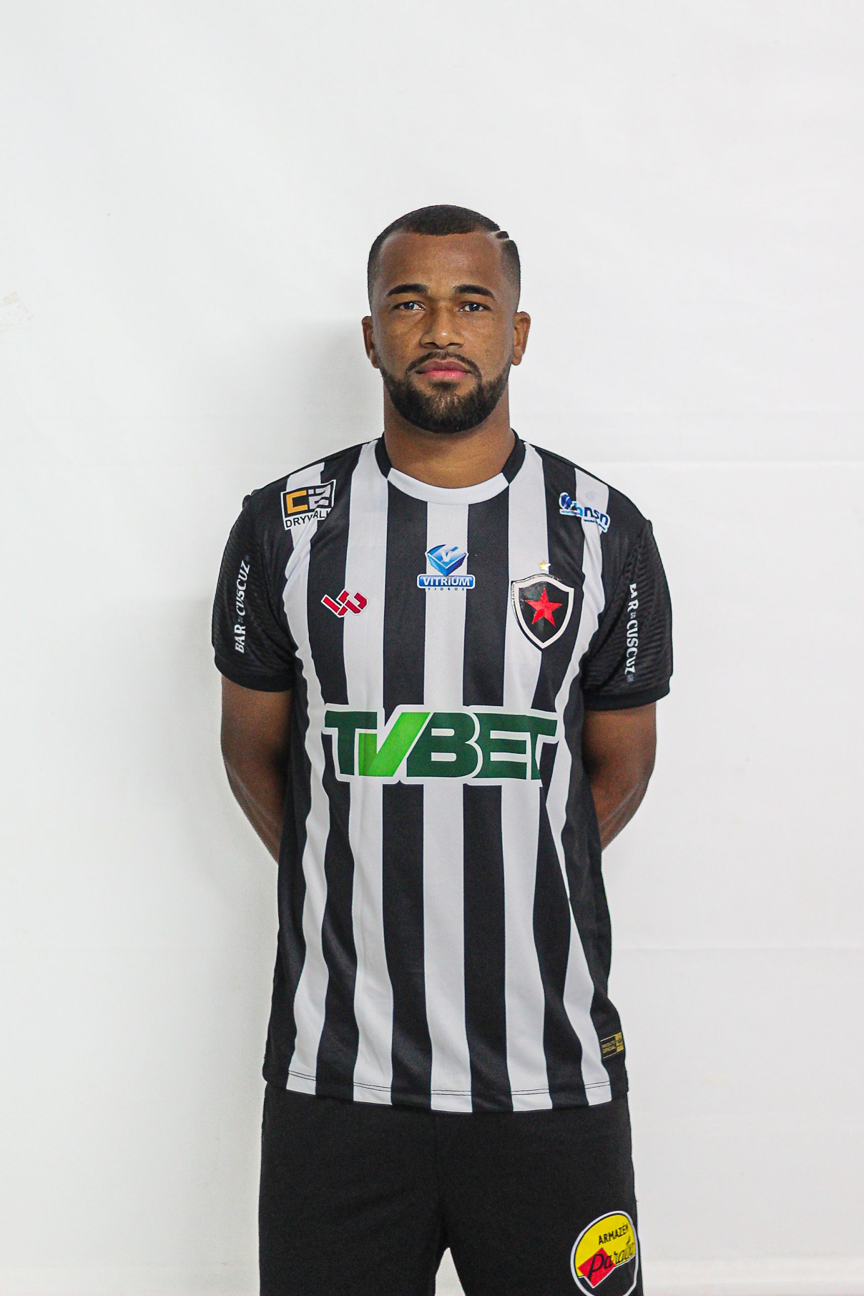 Tatá Baiano, atacante do Botafogo-PB