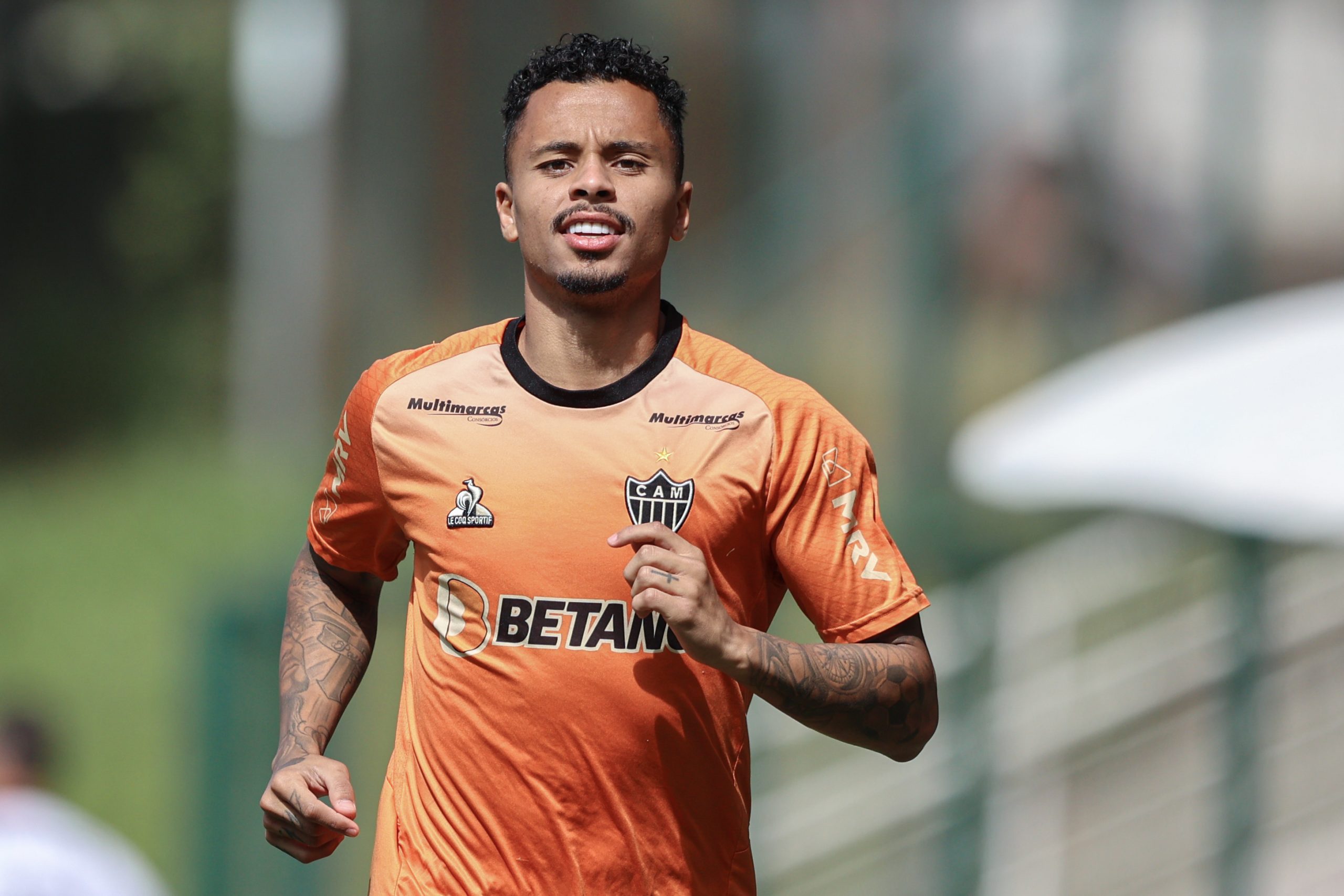 Allan durante atividade na Cidade do Galo (Foto: Pedro Souza / Atlético)