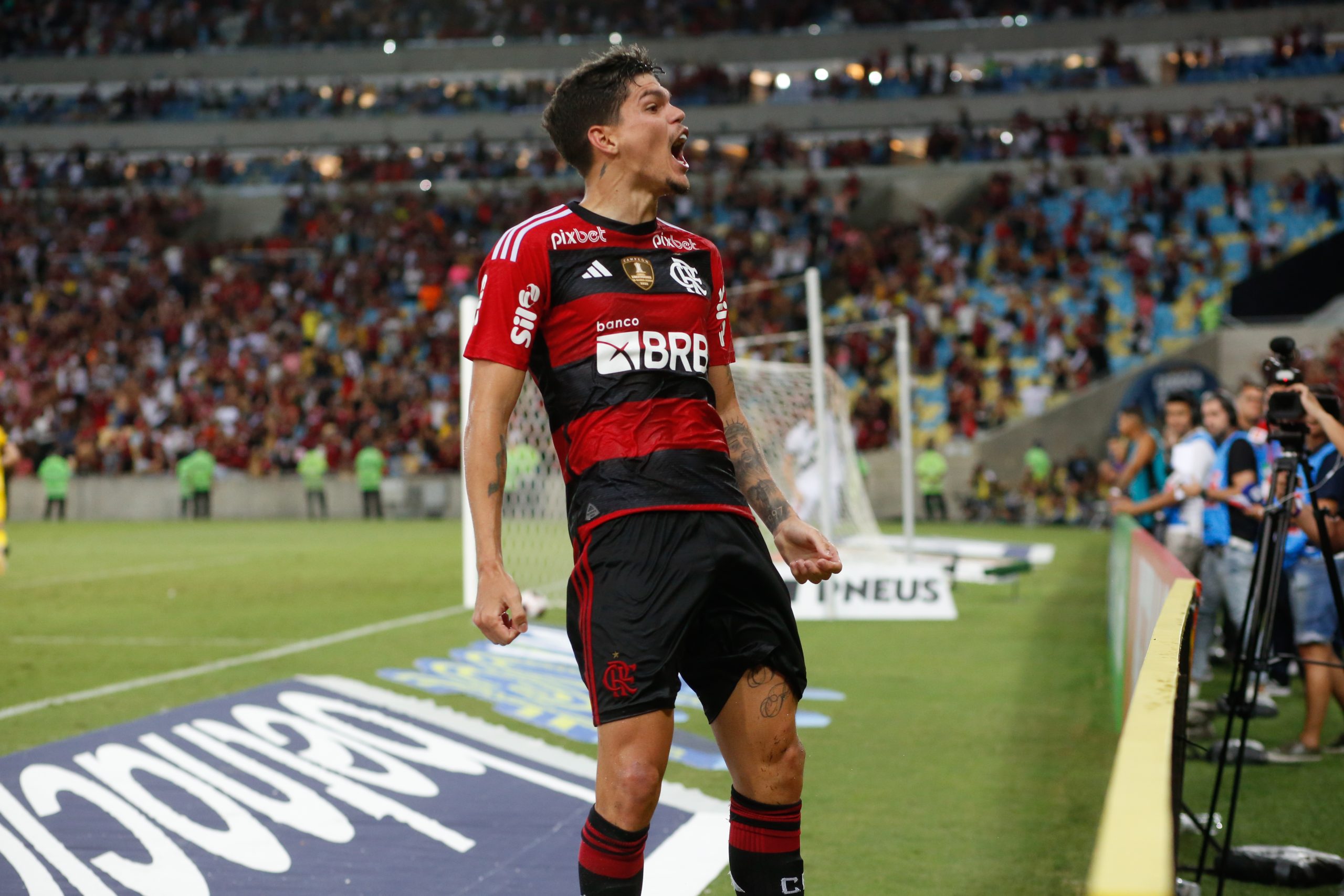 Ayrton Lucas comemora gol contra o Vasco, em partida de volta da semifinal do Carioca (Foto: Gilvan de Souza | Flamengo)