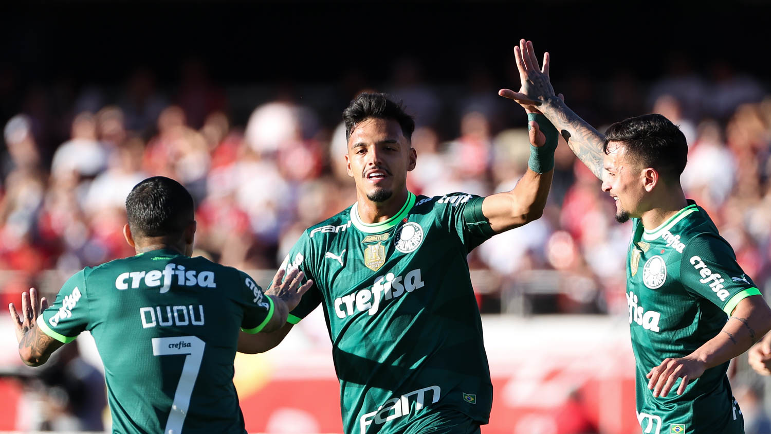 O São Paulo recebeu o Palmeiras, neste domingo, em partida válida pela 10ª rodada do Campeonato Brasileiro, no Morumbi e foi derrotado pelo placar de 2 a 0,