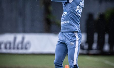 João Paulo em ação no CT Rei Pelé (Divulgação Santos FC)
