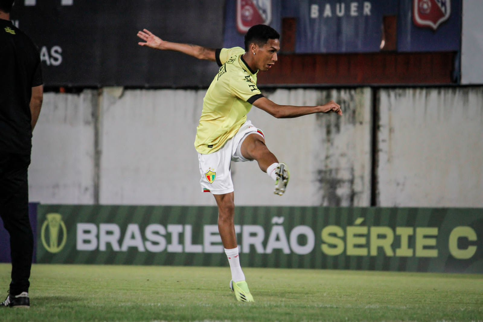 Pedoca em aquecimento pelo Brusque (Foto: Lucas Gabriel/Brusque)