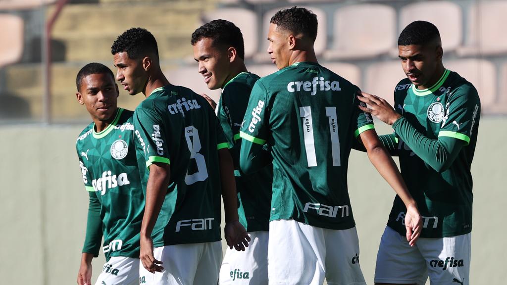 Jogadores do Palmeiras comemorando um dos gols da vitória sobre o Joseense. Foto: Fábio Menotti/Palmeiras