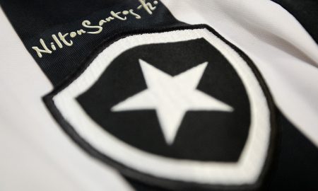 Camisa numero 6 do Botafogo durante apresentacao no Estadio Nilton Santos. 28 de janeiro de 2015, Rio de Janeiro, RJ, Brasil. Foto: Vitor Silva / SSPress.