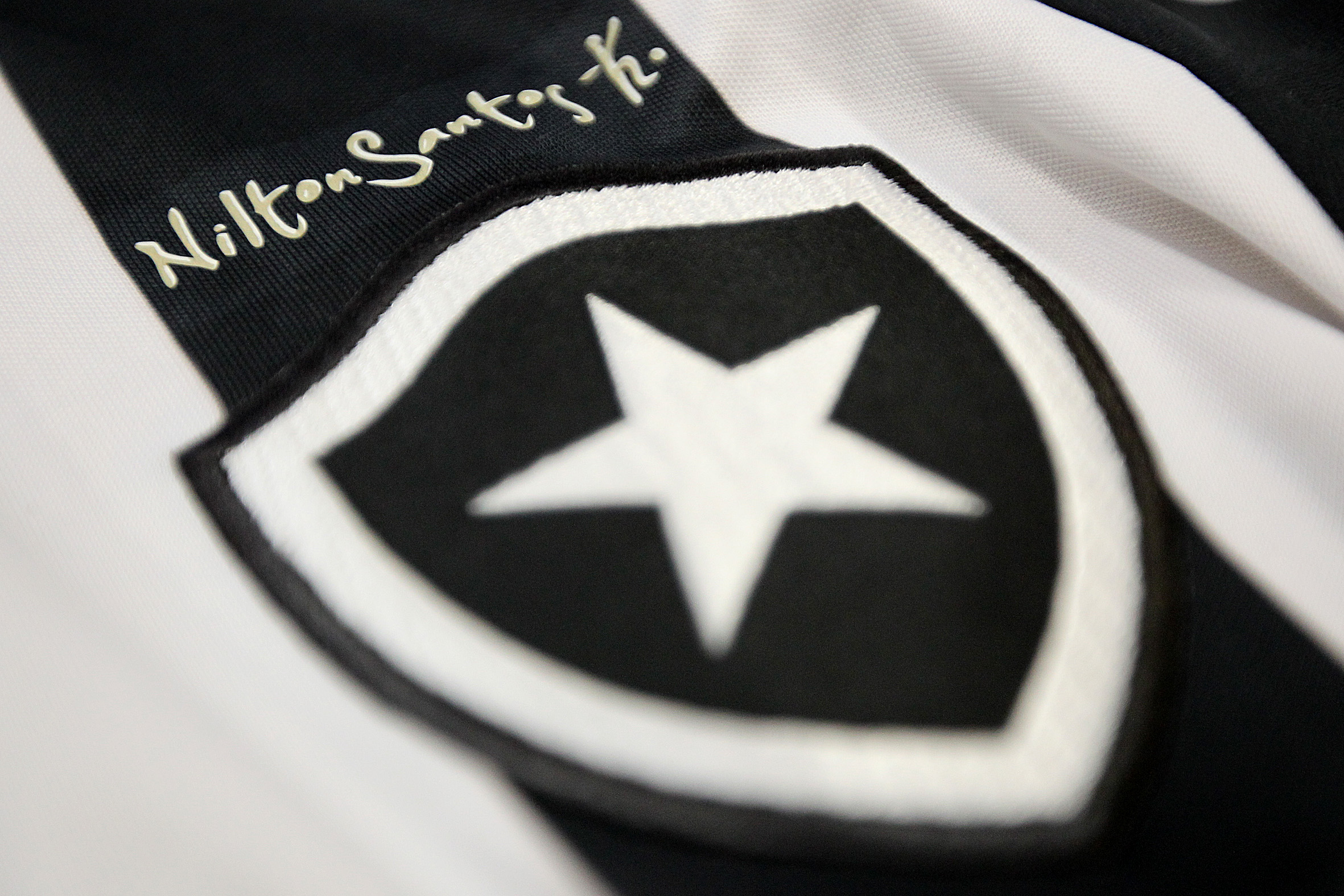 Camisa numero 6 do Botafogo durante apresentacao no Estadio Nilton Santos. 28 de janeiro de 2015, Rio de Janeiro, RJ, Brasil. Foto: Vitor Silva / SSPress.