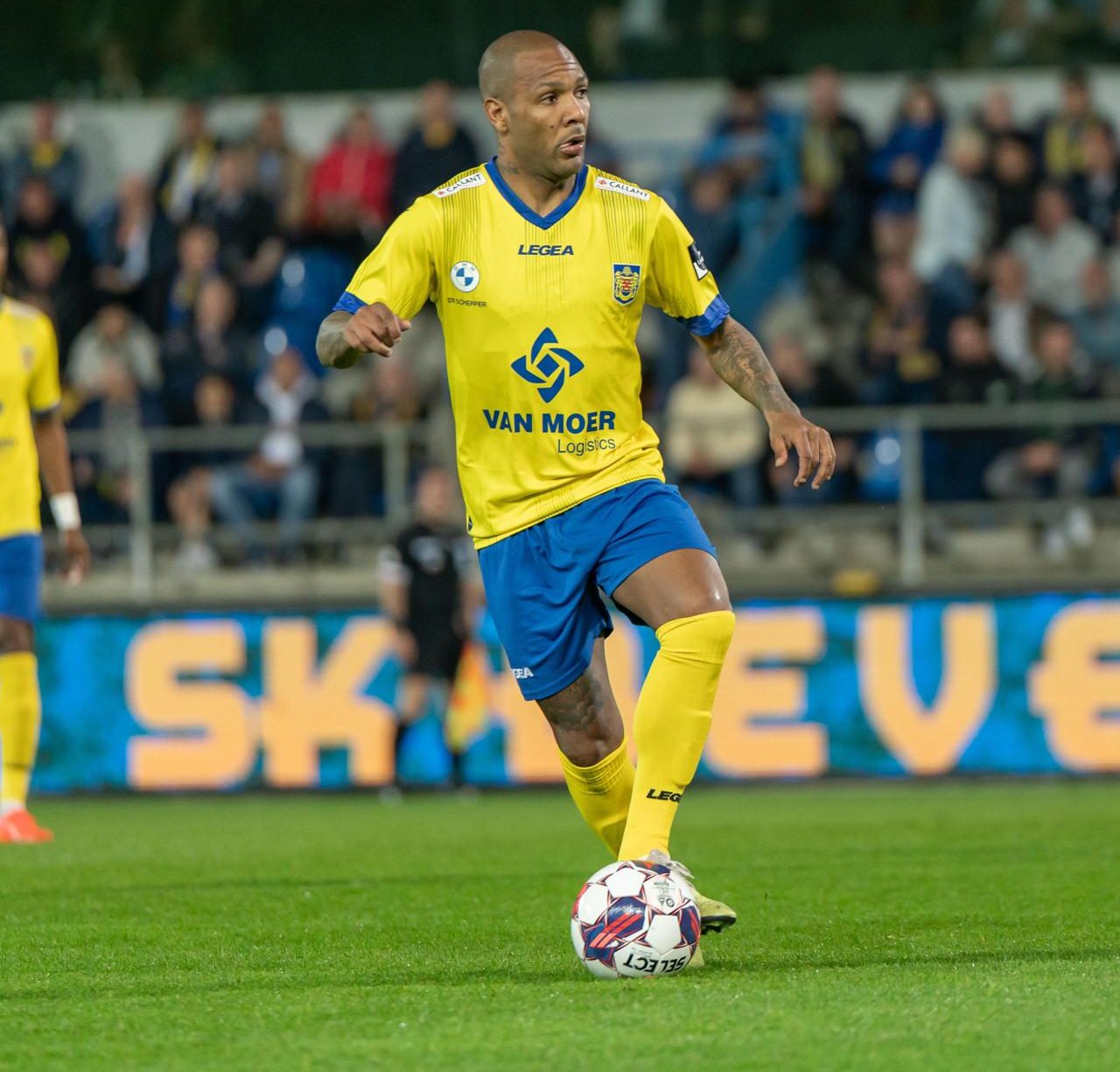 Éverton Luiz, meio-campista brasileiro do Beveren (Divulgação/SK Beveren)