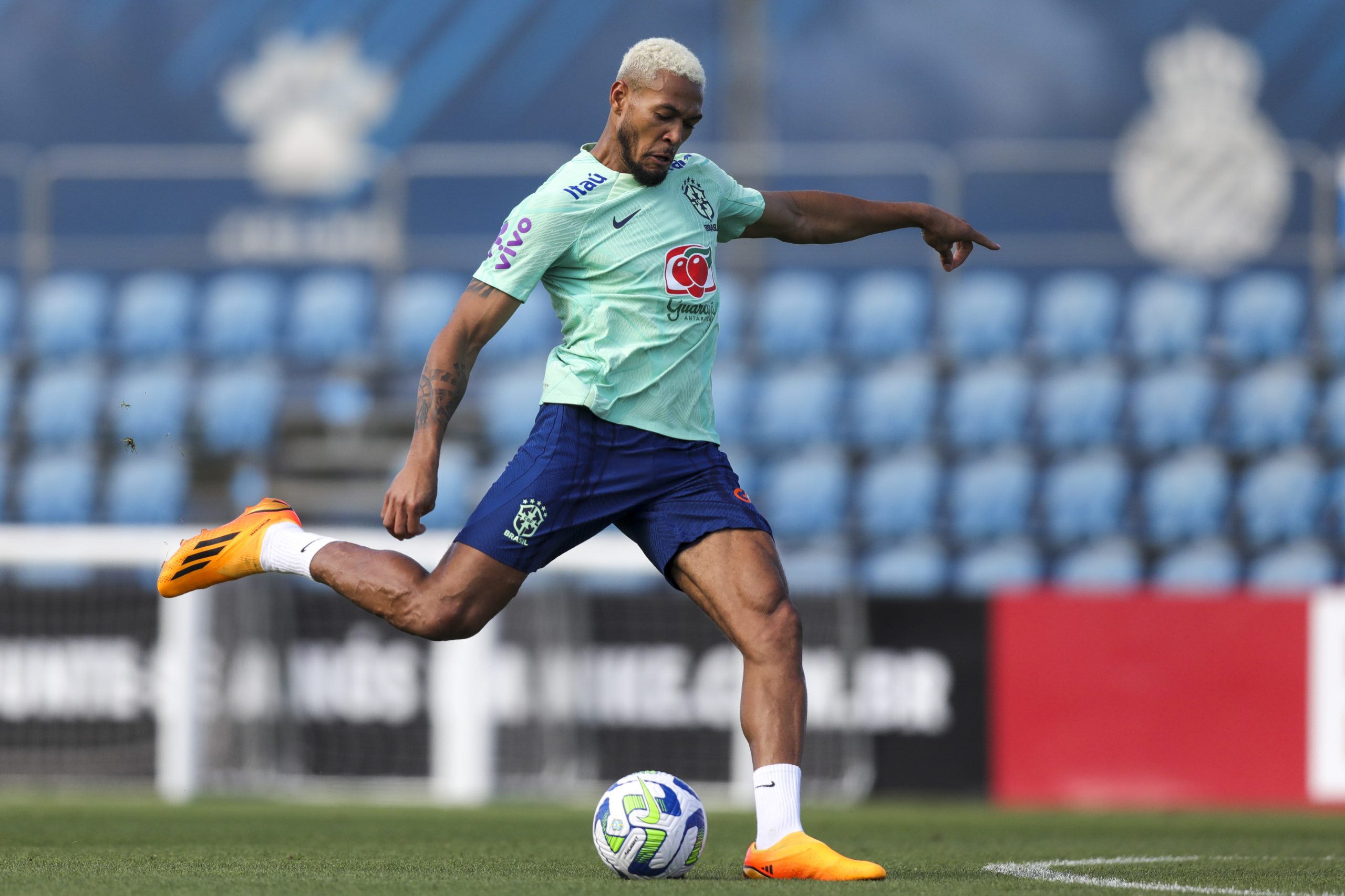 Joeinton durante treinamento da Seleção Brasileira em Barcelona (Foto: Joilson Marconne / CBF)