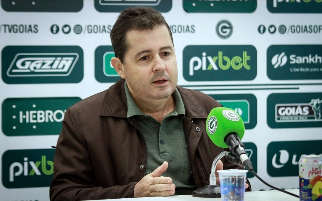 Paulo Rogério Pinheiro em coletiva no estádio da Serrinha (Foto: Rosiron Rodrigues/Goiás)