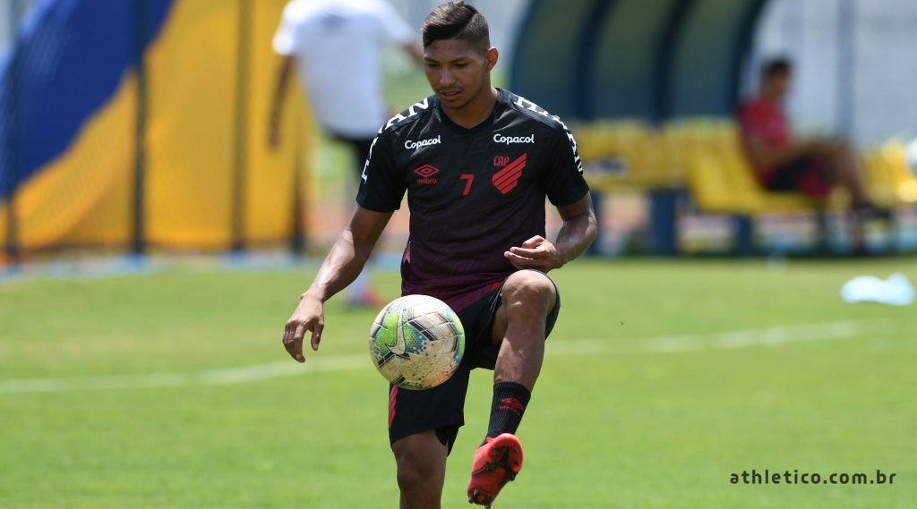 Rony nos treinos pelo Athletico (Foto: Divulgação/Athletico)