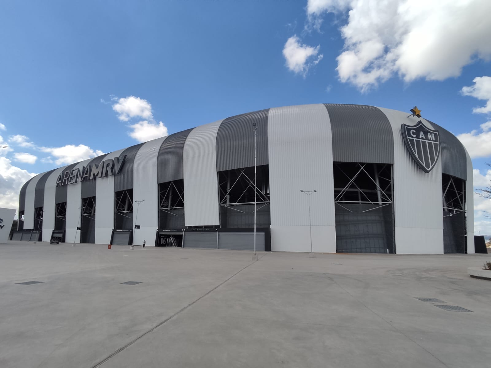 Vista da de fora da Arena MRV.