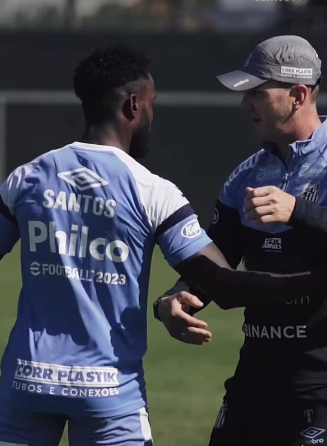 Turra e Mendoza em treino do Santos (Foto:Reprodução/SantosTV)