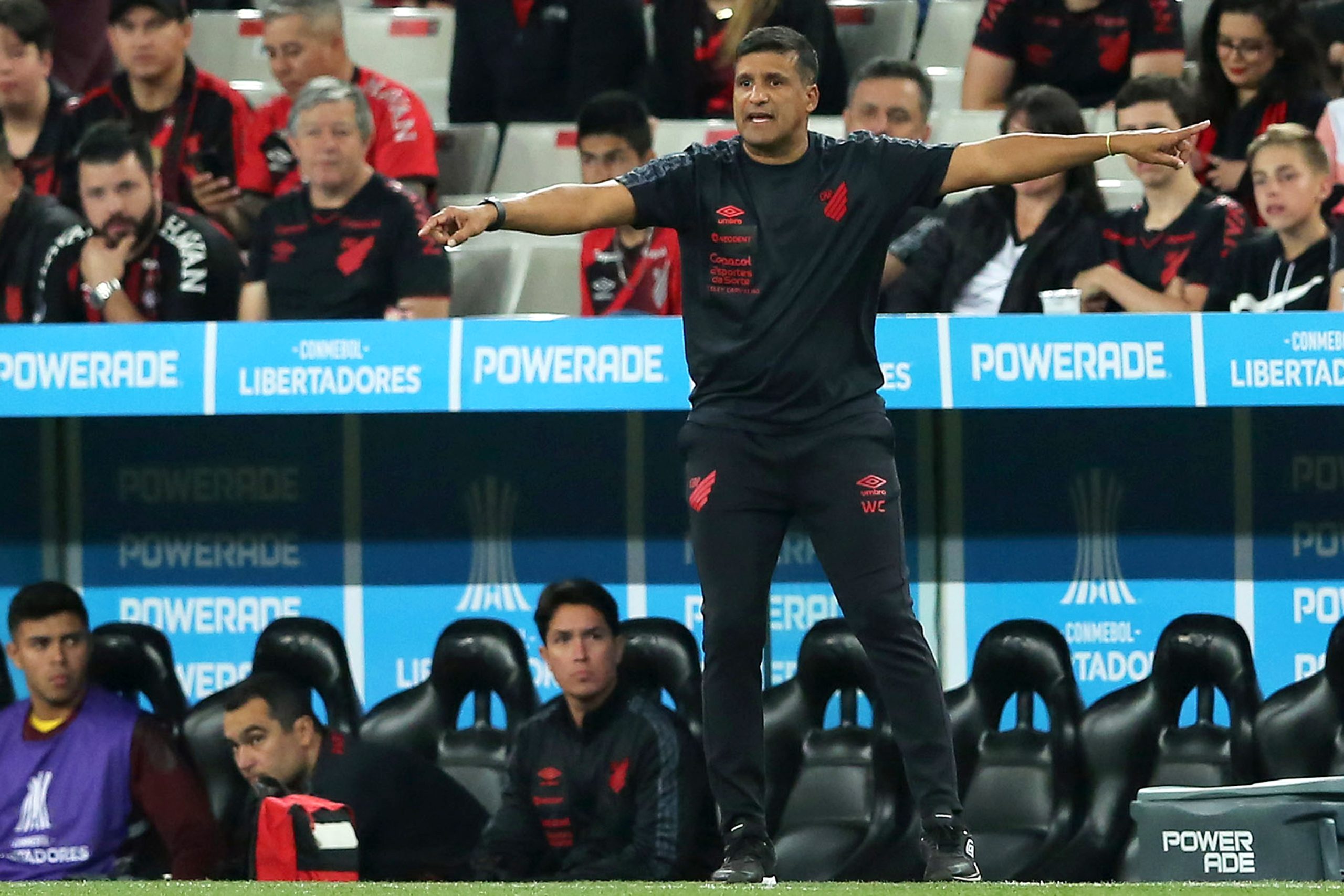 Wesley Carvalho durante a vitória do Athletico (Foto: Heuler Andrey/Getty Images)