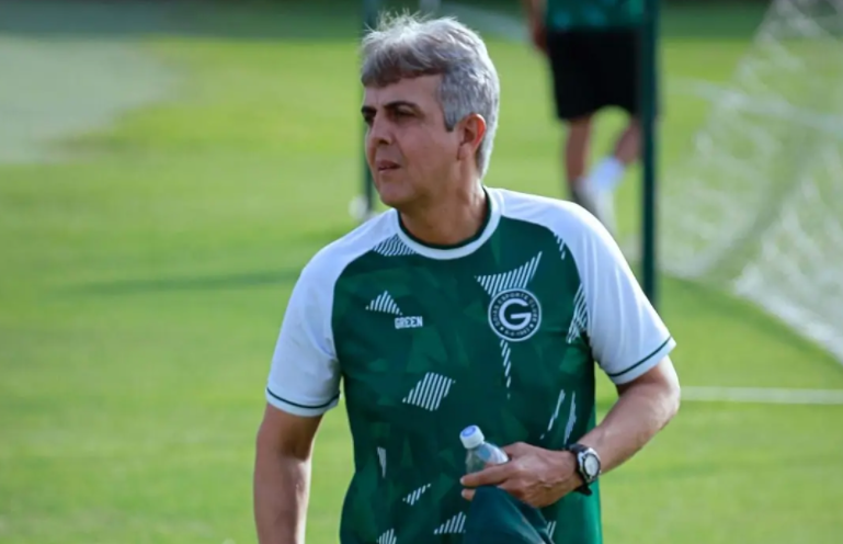 Emerson Ávila comandando treino no Goiás (Foto: Fernando Lima / Goiás)