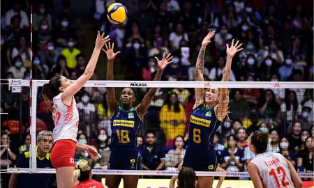 Bloqueio brasileiro contra a Turquia (Foto: Divulgação/FIVB)