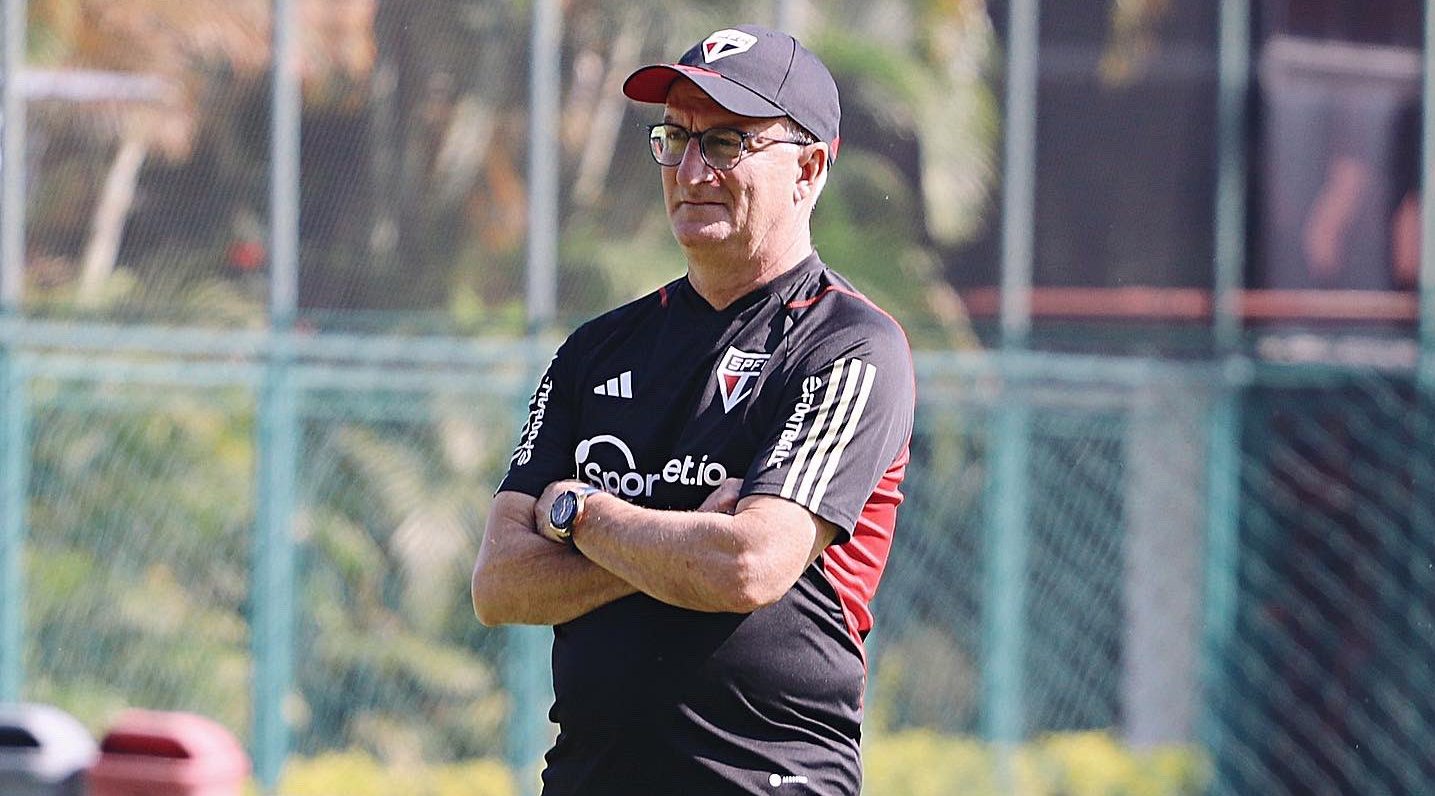 Treinador não deve ter três peças chaves na equipe