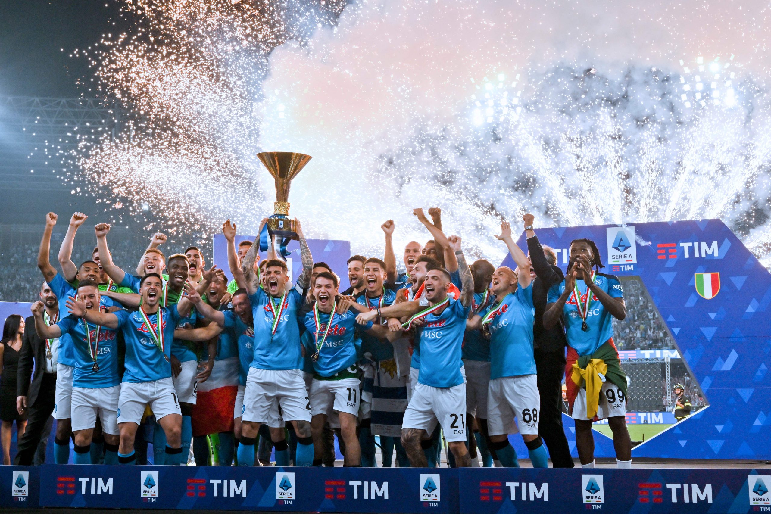 Napoli festeja título italiano após vitória sobre Sampdoria