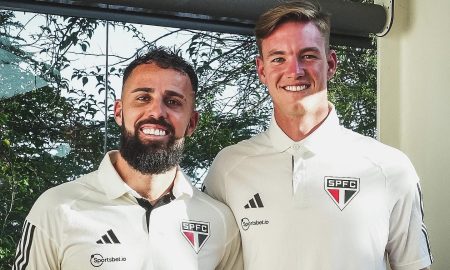 São Paulo acerta renovações de contratos dos goleiros Jandrei e Young; veja detalhes