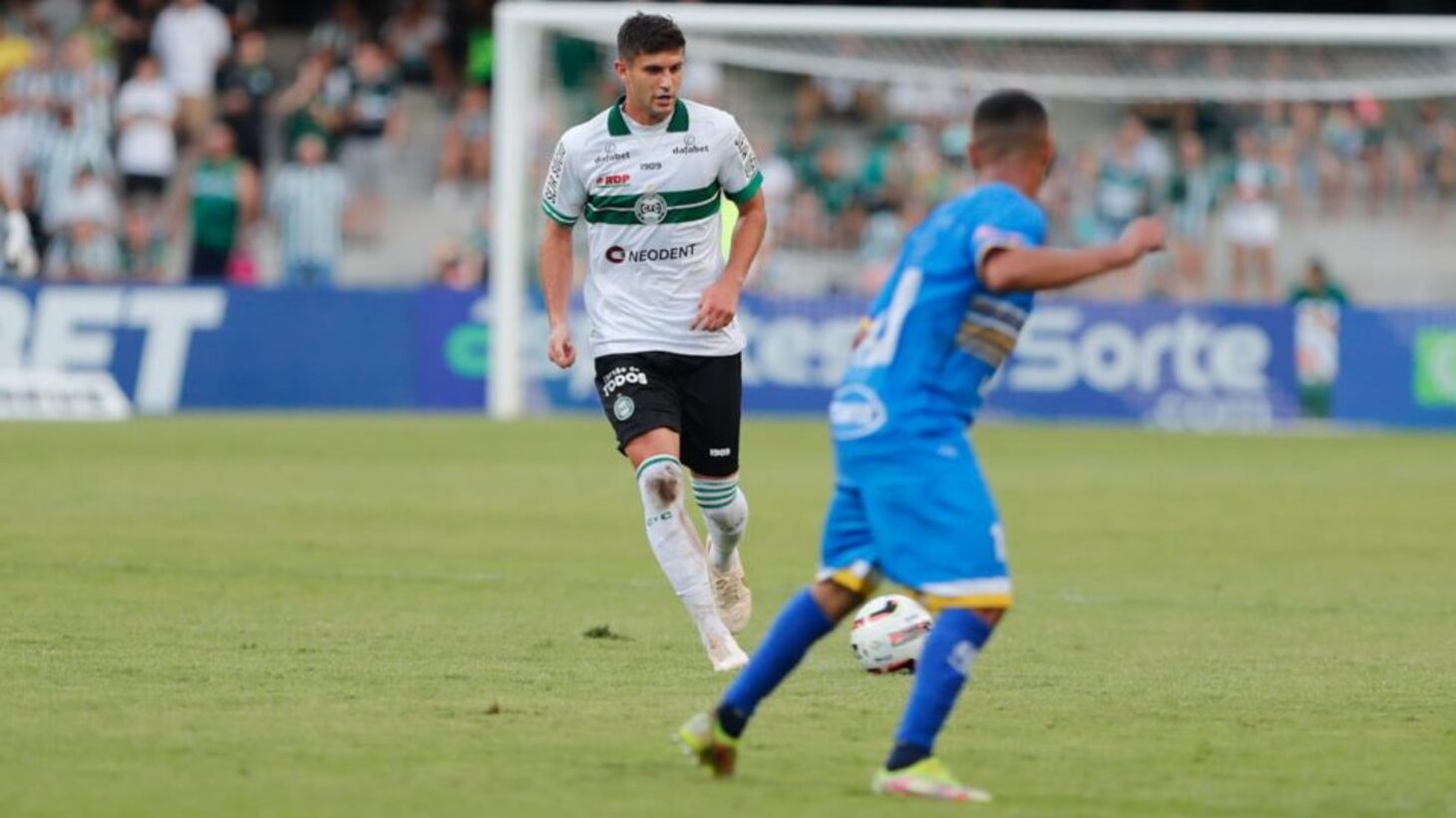 Kuscevic volta de suspensão e vive expectativa de ser titular (Foto: Divulgação/Coritiba)