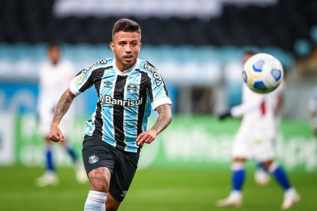 Matheus Henrique defendendo o Grêmio (Foto: Divulgação/Grêmio)