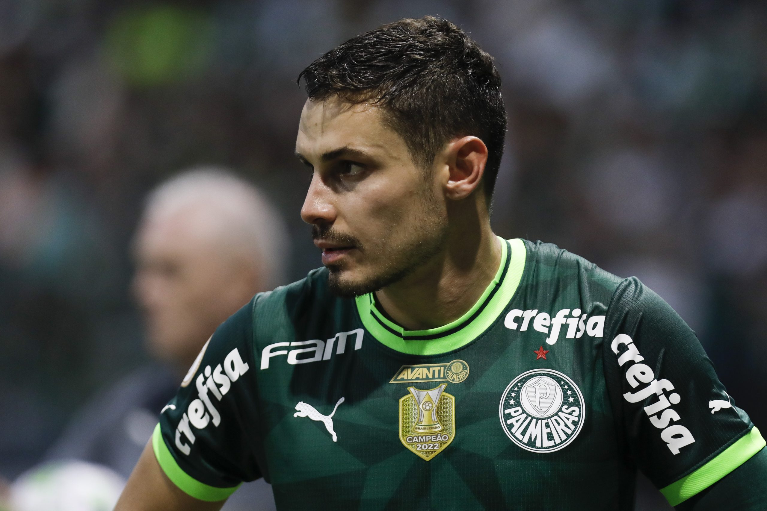 Dudu em ação pelo Palmeiras no duelo contra o Botafogo, pelo Brasileirão. Foto: Ricardo Moreira/Getty Images)