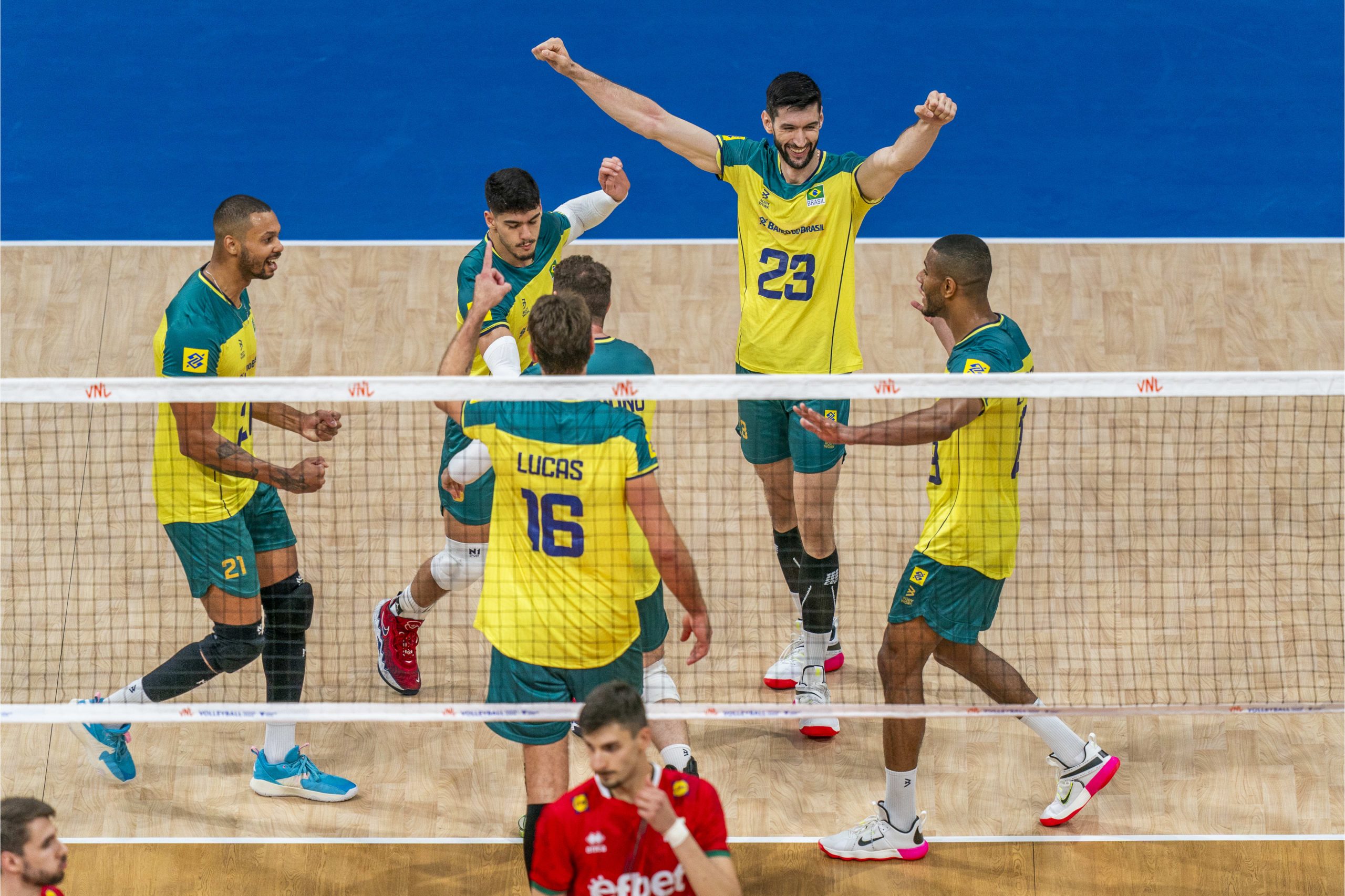 Brasil comemora vitória contra Bulgária (Foto: Divulgação/FIVB)