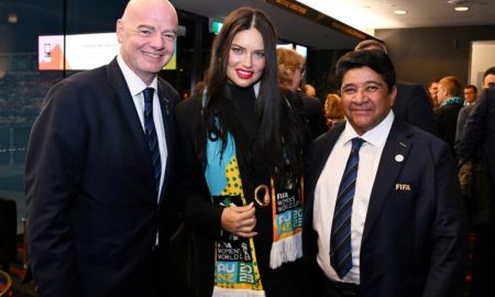 Presidente da CBF, Ednaldo Rodrigues, se encontra com presidente da Fifa, Gianni Infantino, e modelo Adriana Lima (Foto: Staff Imagem/Divulgação)