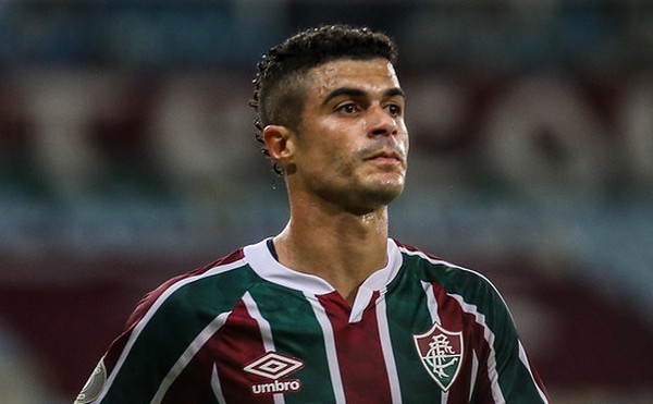 Egídio com a camisa do Fluminense (Foto: Lucas Merçon/Fluminense)