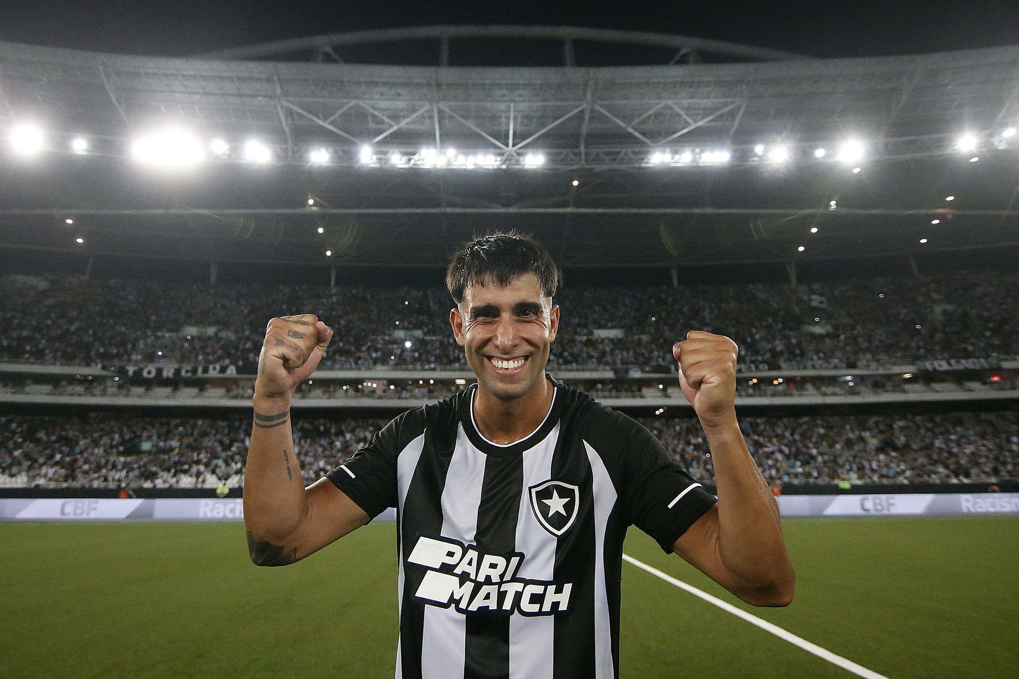 Di Plácido comemora vitória do Botafogo no Nilton Santos (Foto: Vitor Silva/Botafogo)