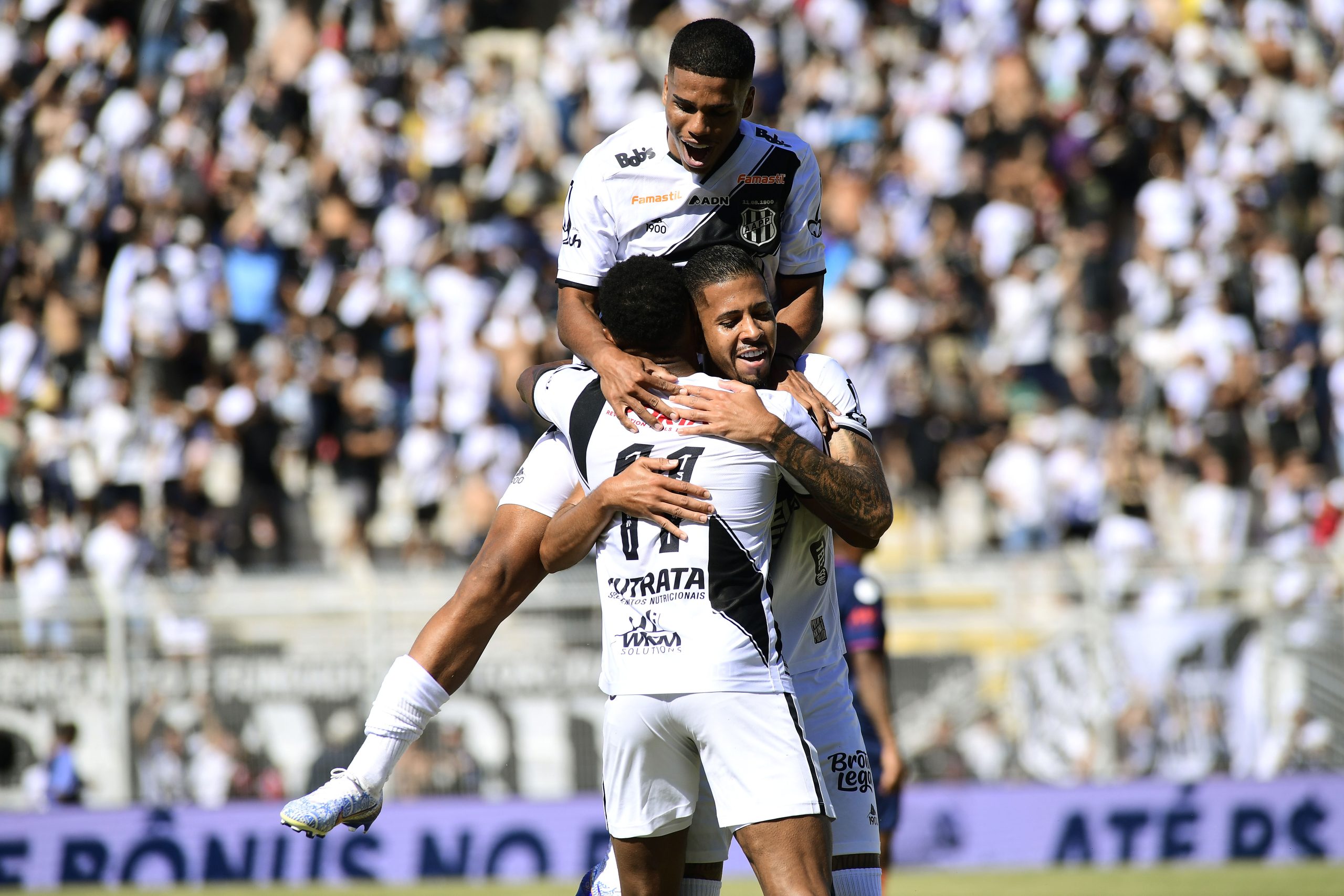 Ponte Preta vence Novorizontino em casa e ganha respiro na tabela do Brasileirão Série B