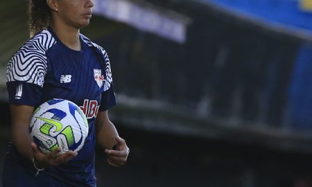 Rosana Augusto faz um belo trabalho no comando técnico do RB Bragantino. (Foto: Fernando Roberto/Red Bull Bragantino)