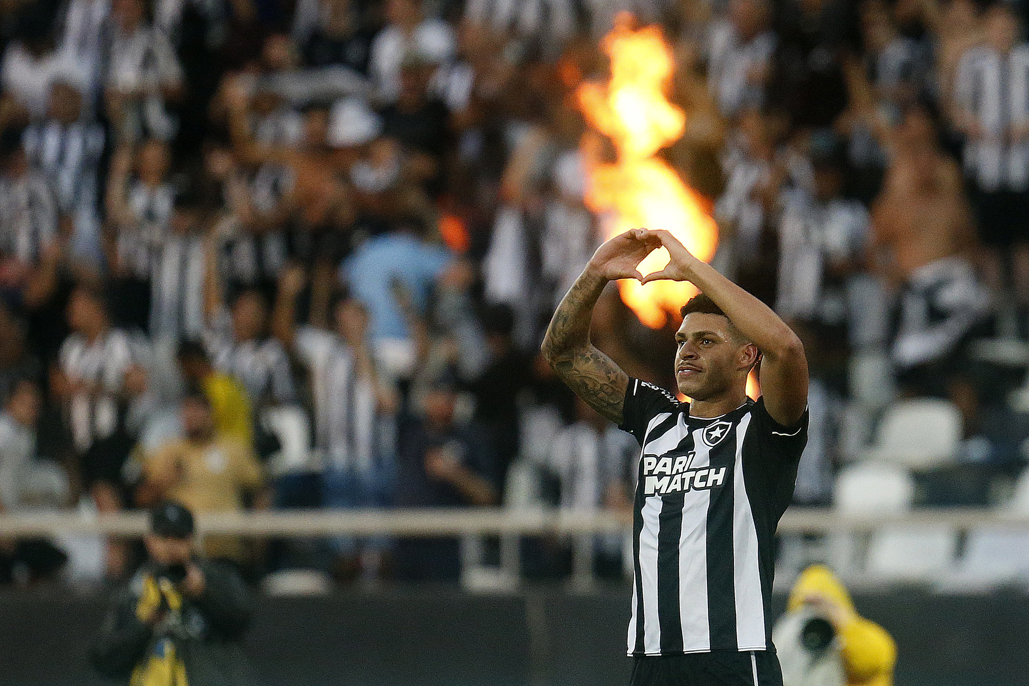Luís Henrique comemora gol. (Foto: Vítor Silva/Botafogo)