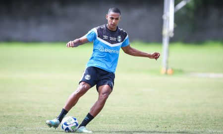 Bruno Alves deve ser titular nesta terça (Foto: Divulgação/Grêmio)